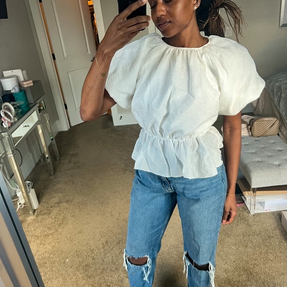 White open back balloon sleeve blouse ❌ SOLD - Picture 4 of 9